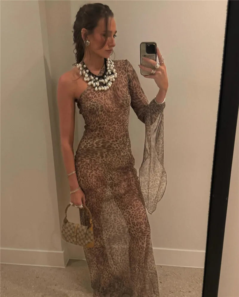 Vestido de Escote Asimétrico