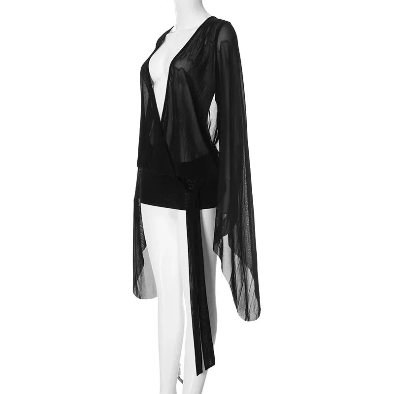 Mini Vestido Transparente de Manga de Mariposa