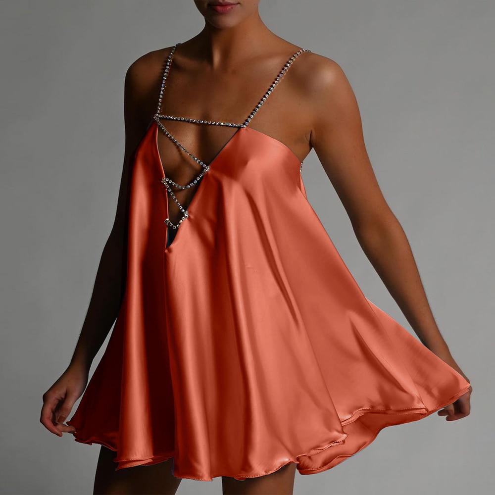 Vestido Mini con Efecto Satén y Escote Profundo