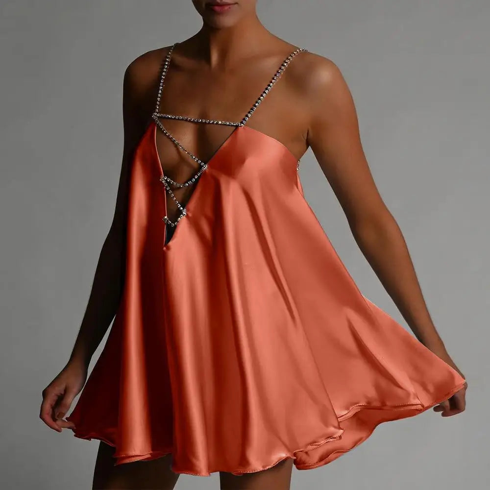 Vestido Mini con Efecto Satén y Escote Profundo