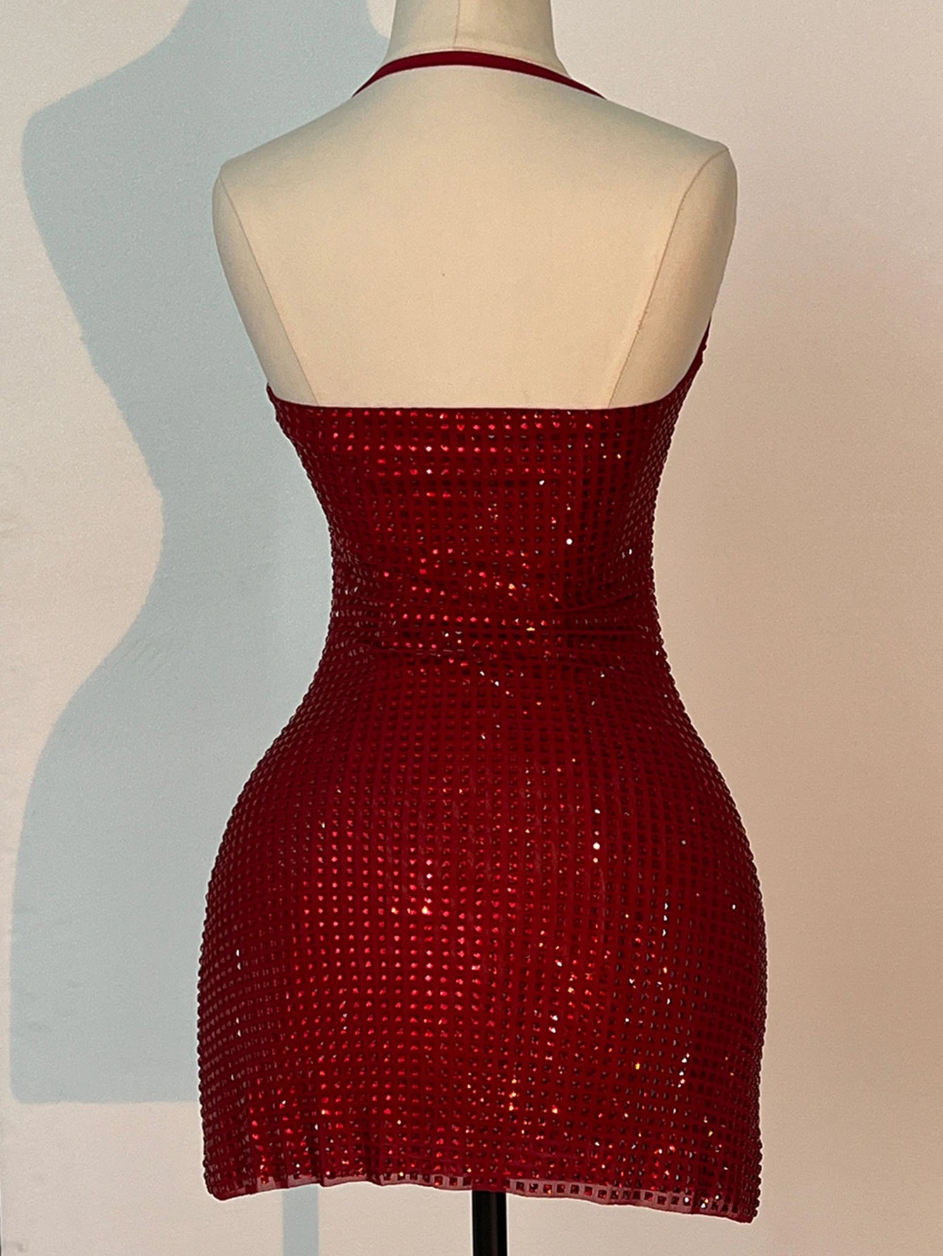 Vestido Brillante Atado al Cuello