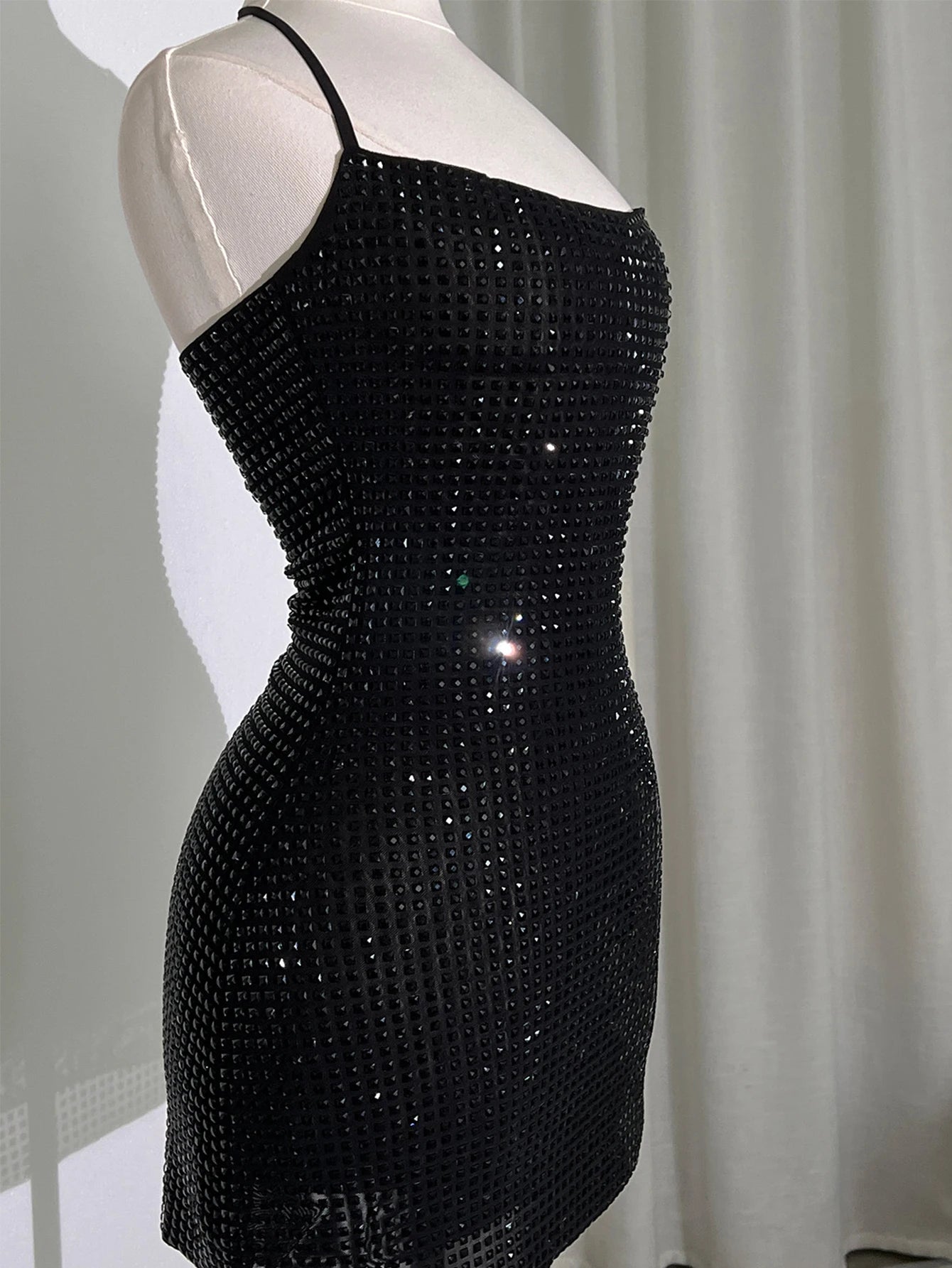 Vestido Brillante Atado al Cuello