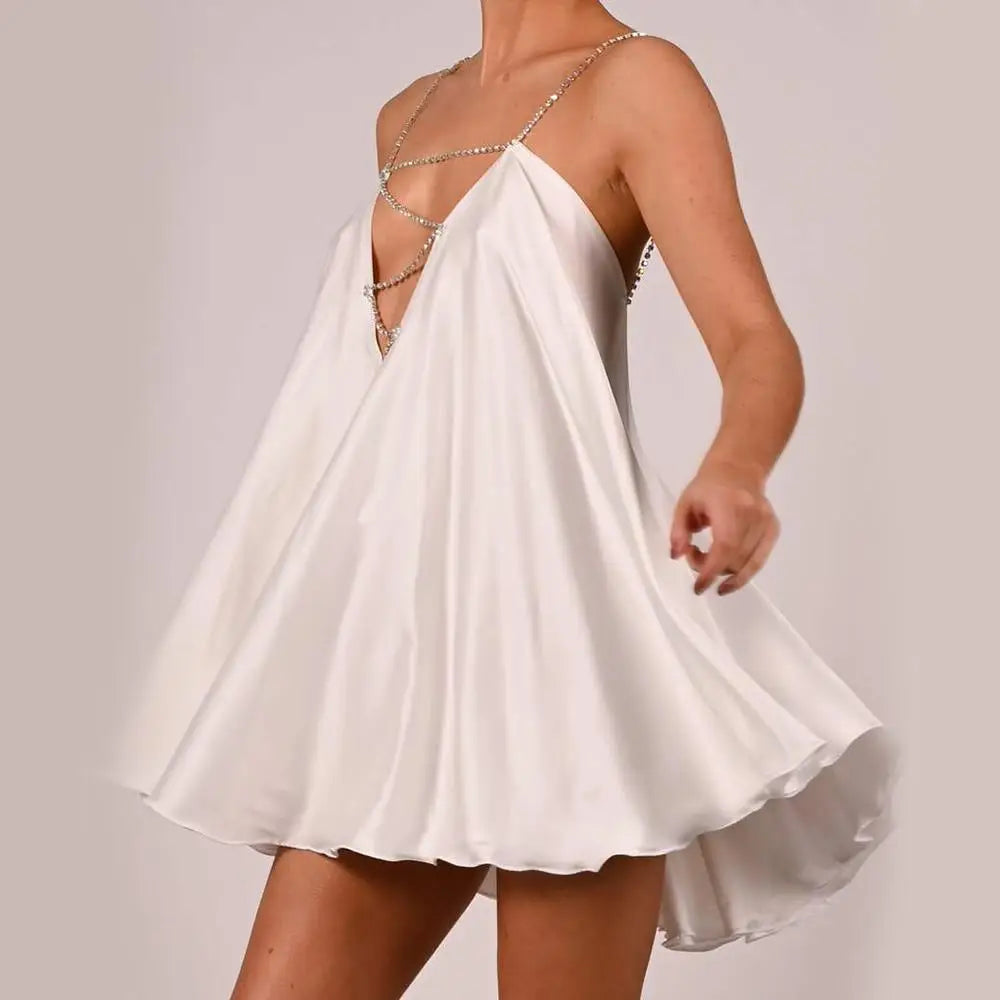 Vestido Mini con Efecto Satén y Escote Profundo