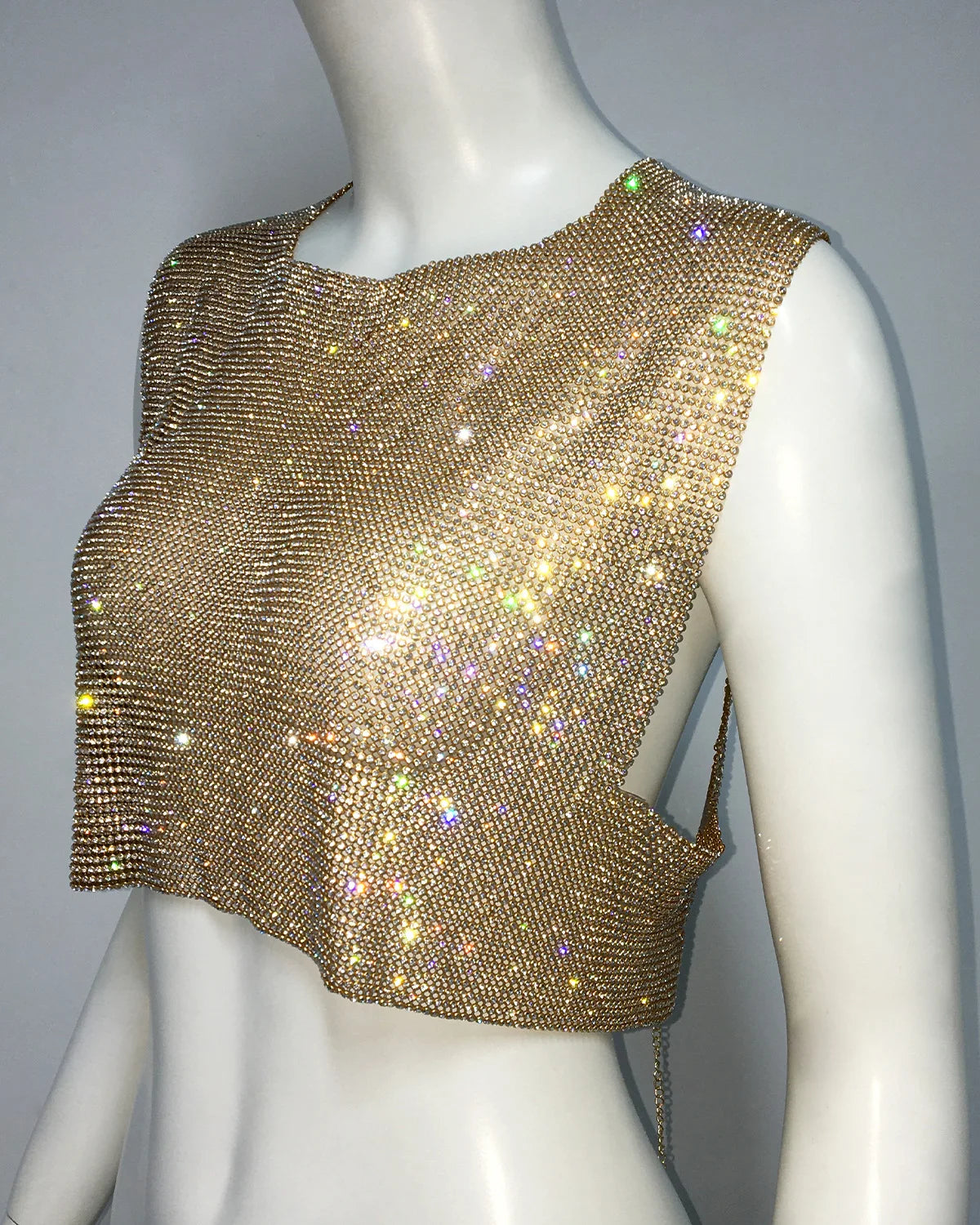 Top Brillante con Cuello Cerrado