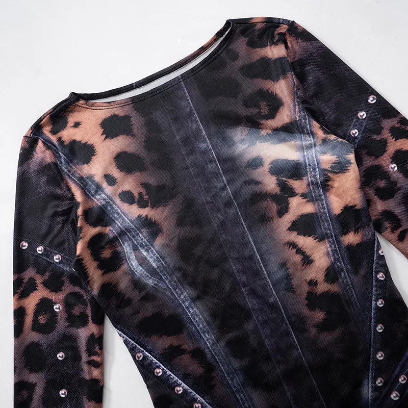 Vestido Corto de Manga Larga con Estampado Animal