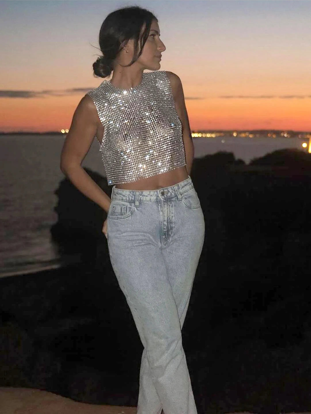 Top Brillante con Cuello Cerrado