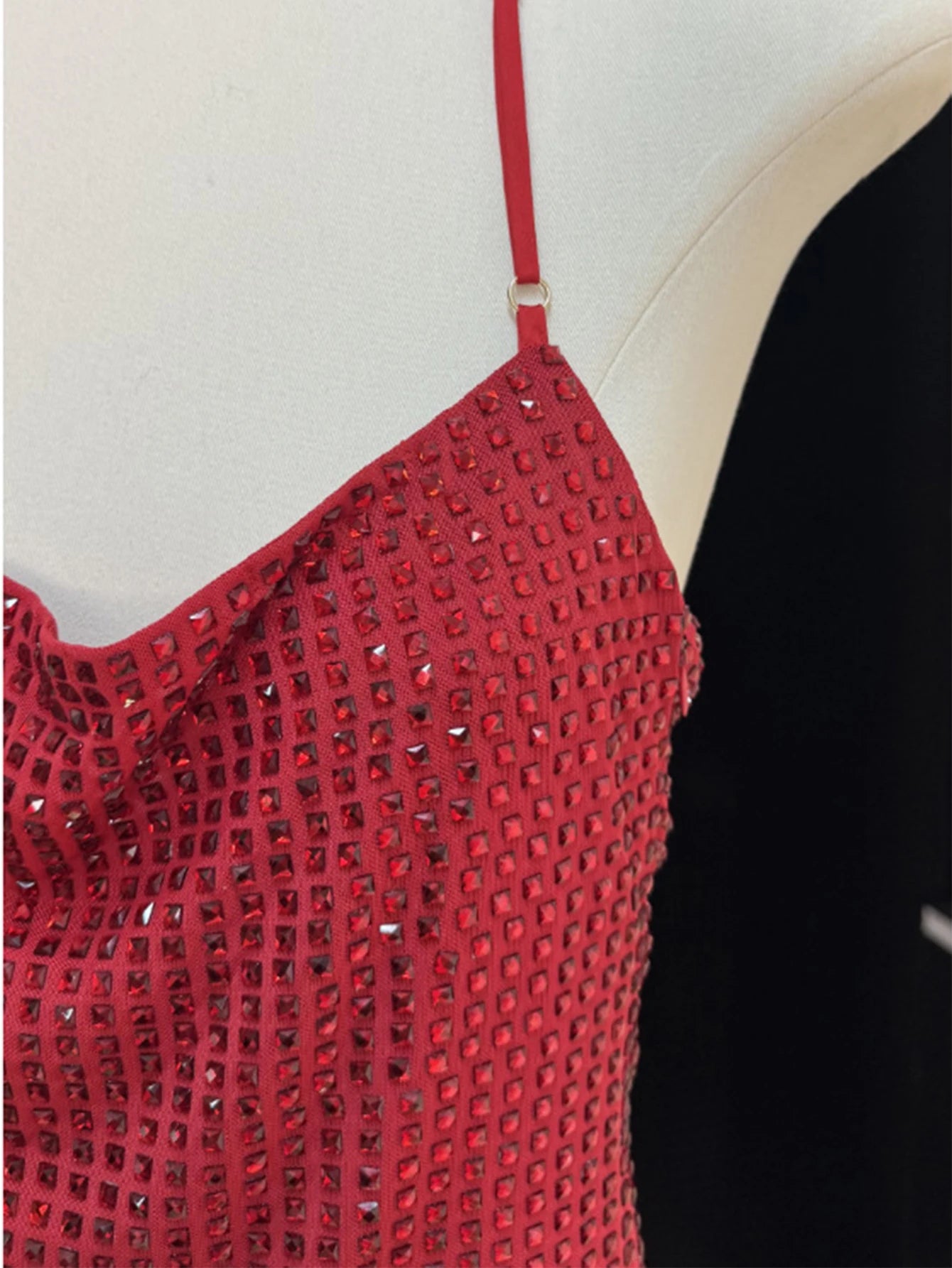 Vestido Brillante Atado al Cuello