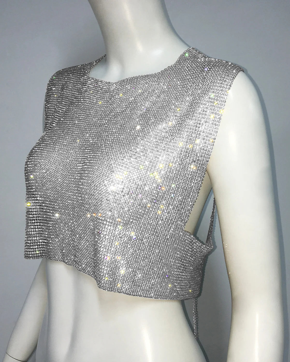 Top Brillante con Cuello Cerrado