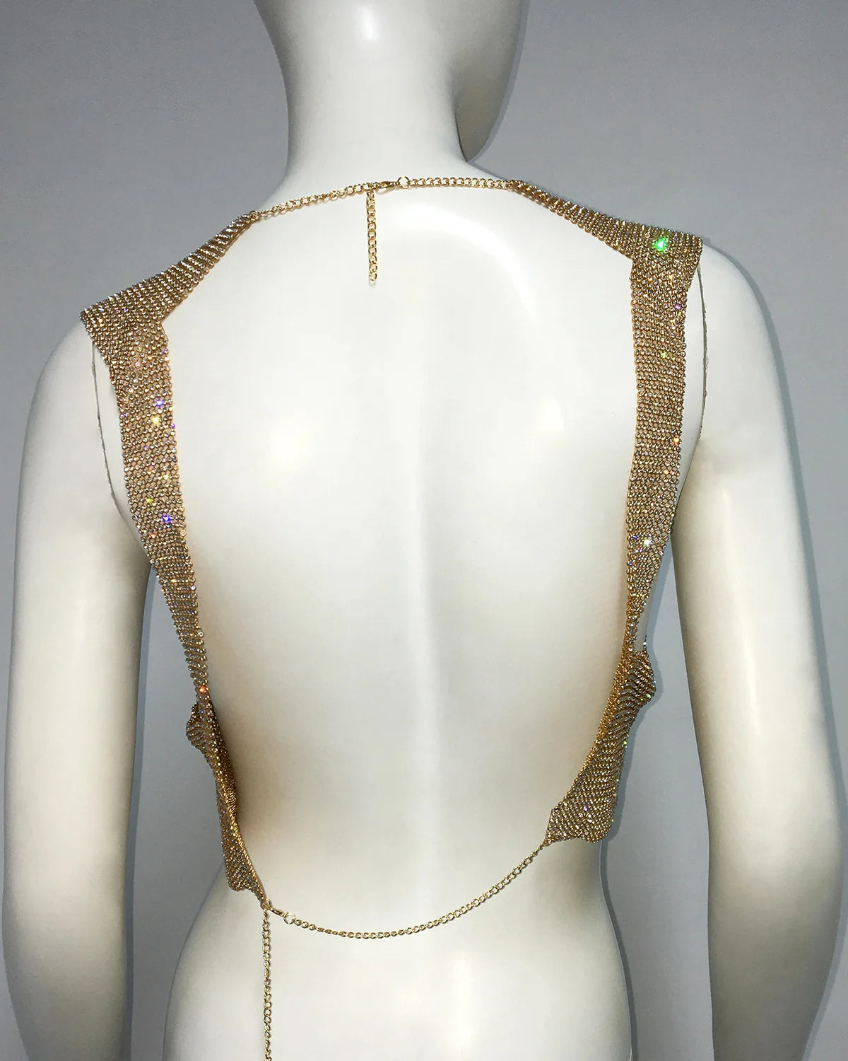 Top Brillante con Cuello Cerrado