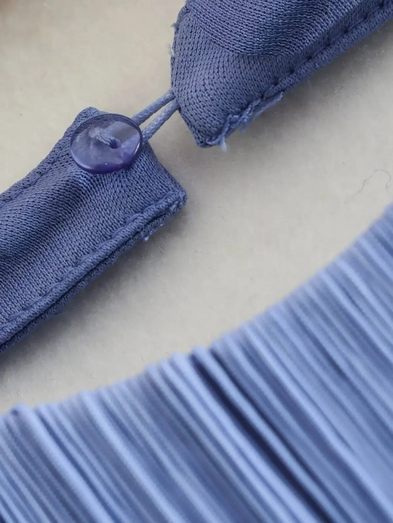 Vestido con Flecos Atado al Cuello