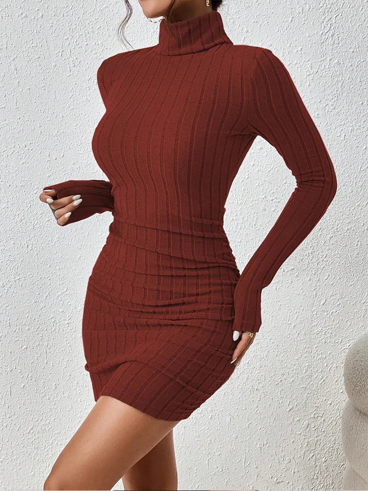 Vestido Corto de Cuello Alto