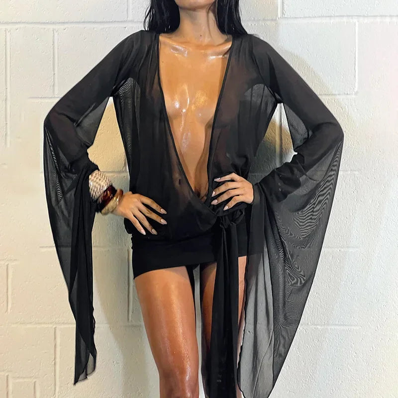 Mini Vestido Transparente de Manga de Mariposa