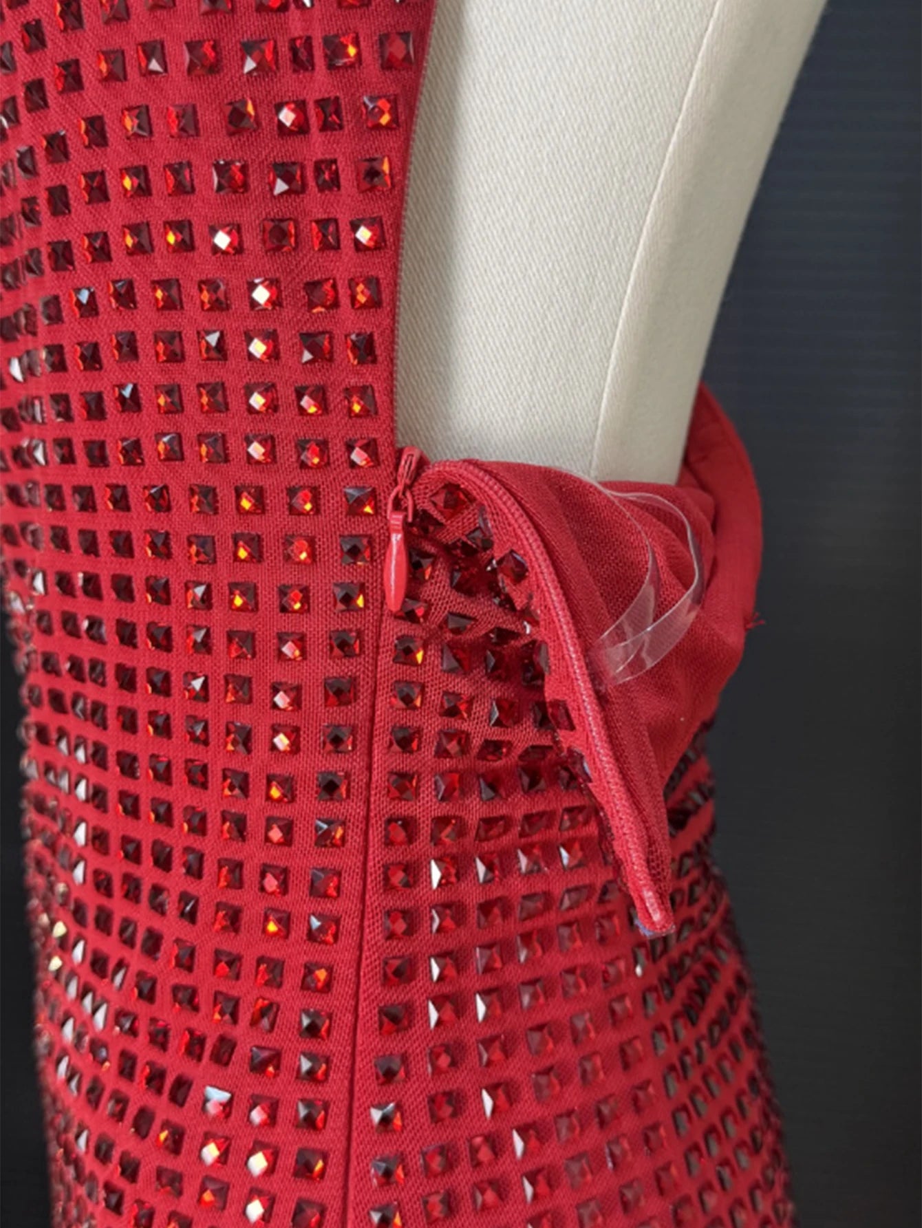 Vestido Brillante Atado al Cuello