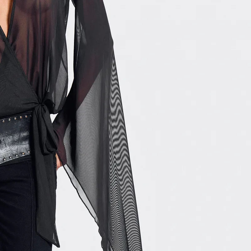 Mini Vestido Transparente de Manga de Mariposa