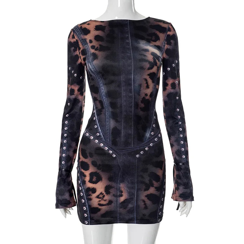Vestido Corto de Manga Larga con Estampado Animal