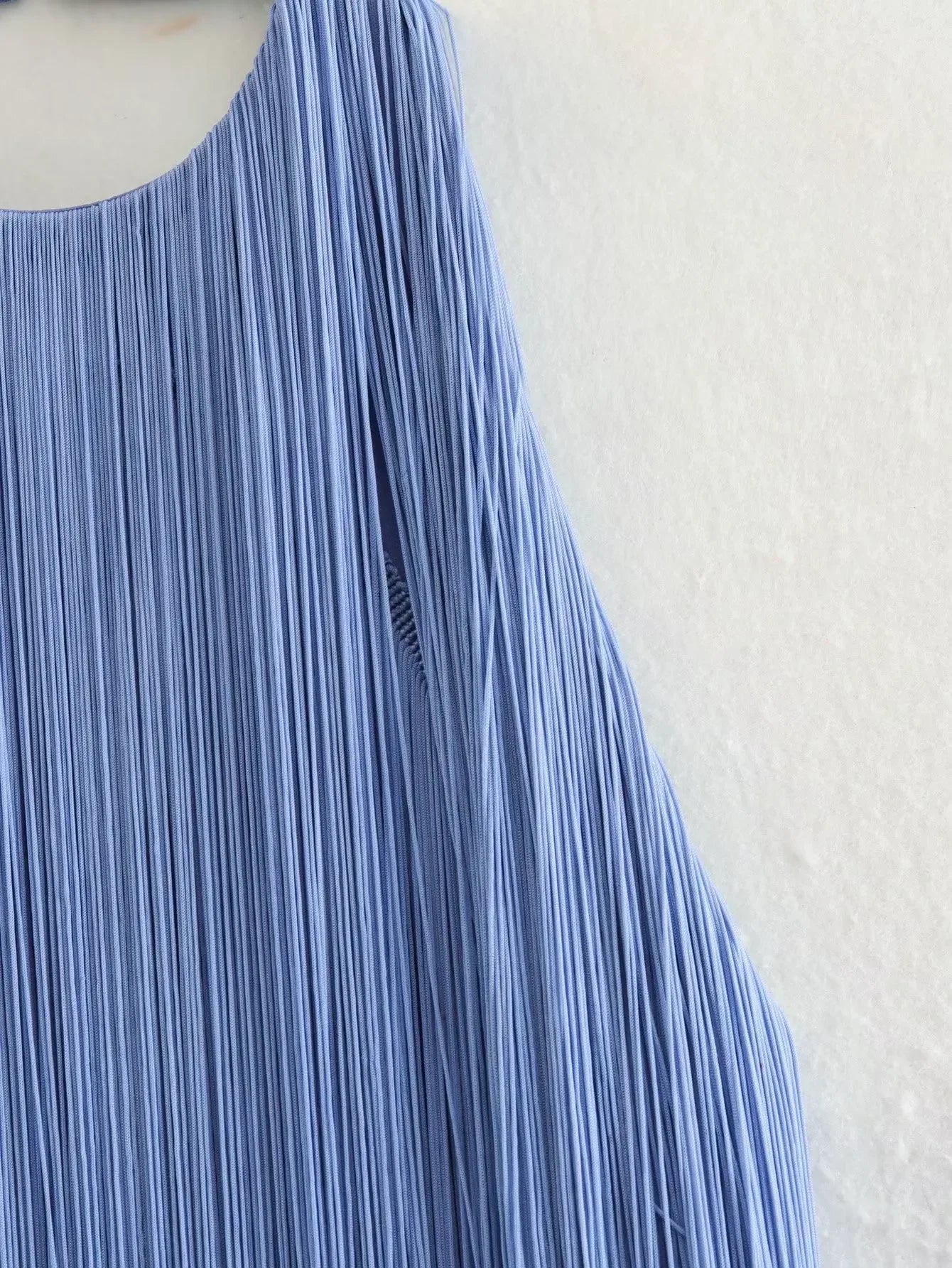 Vestido con Flecos Atado al Cuello