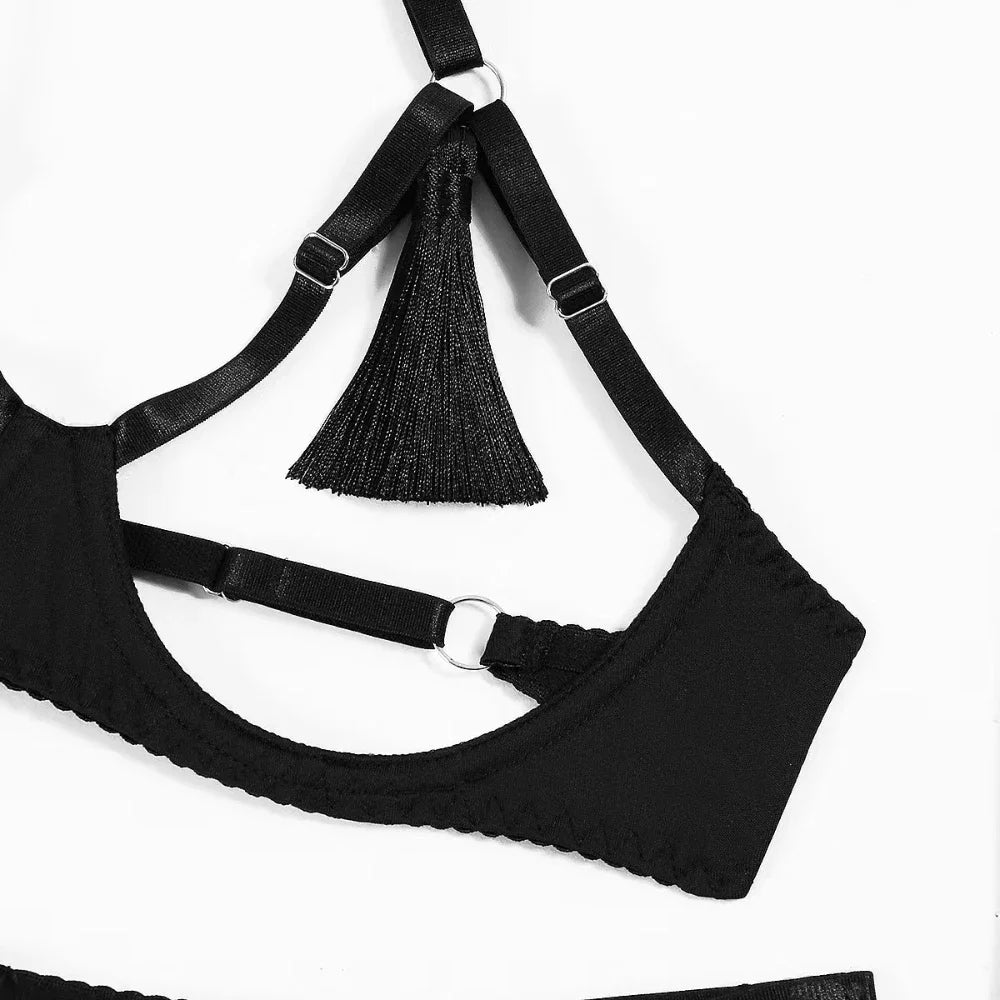 Lencería Femenina con Flecos