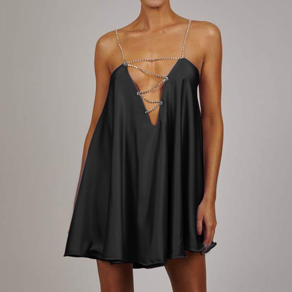 Vestido Mini con Efecto Satén y Escote Profundo