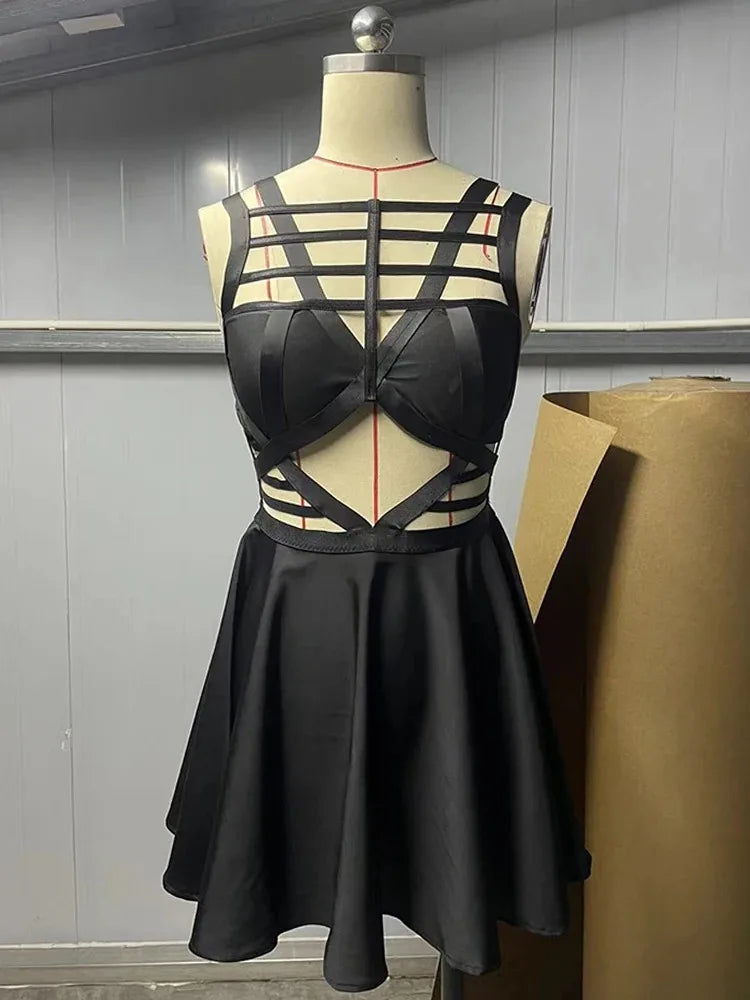 Vestido Corto con Abertura
