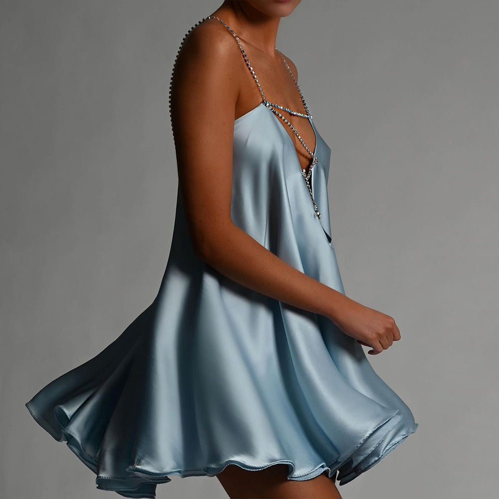 Vestido Mini con Efecto Satén y Escote Profundo