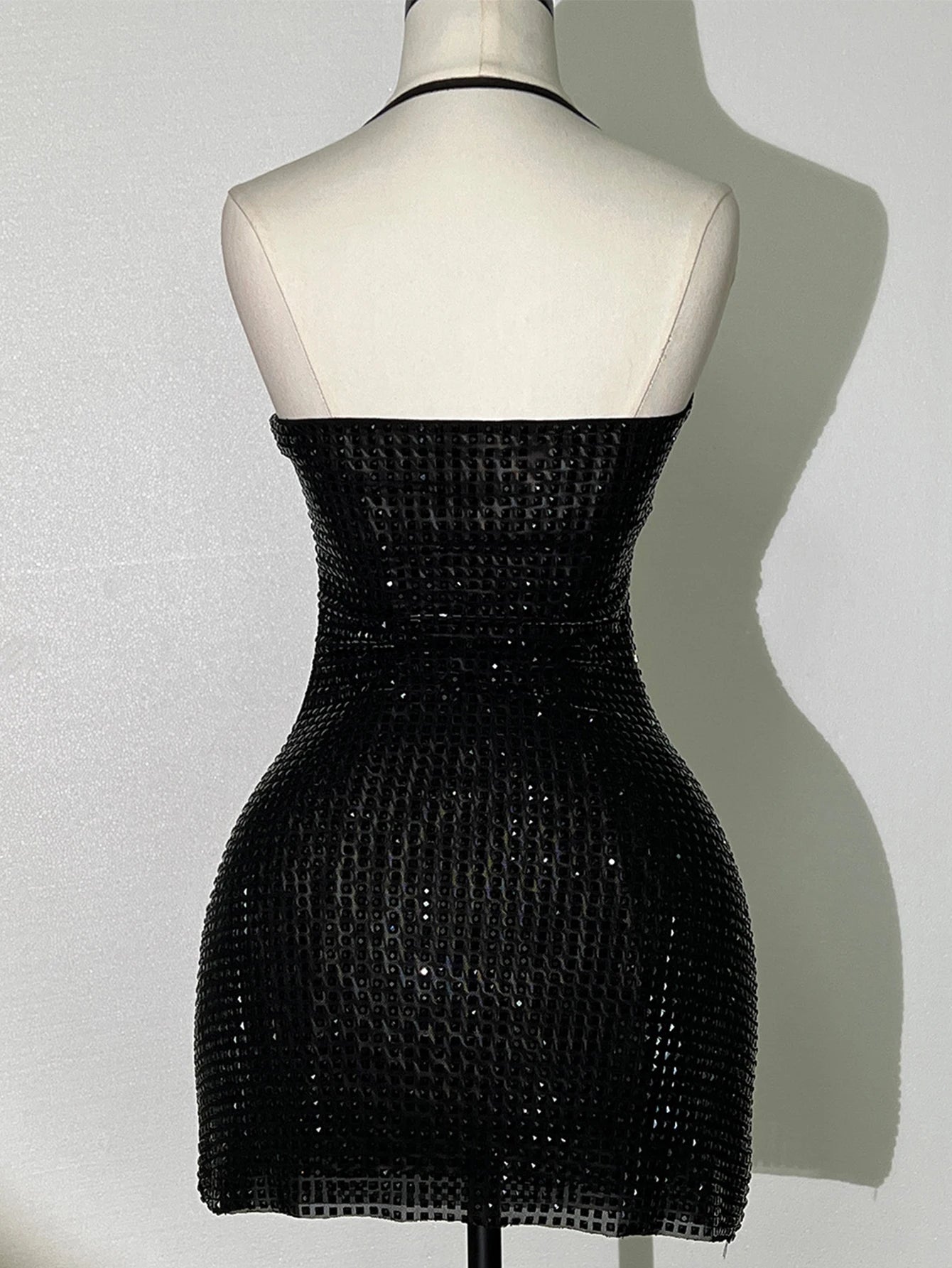 Vestido Brillante Atado al Cuello