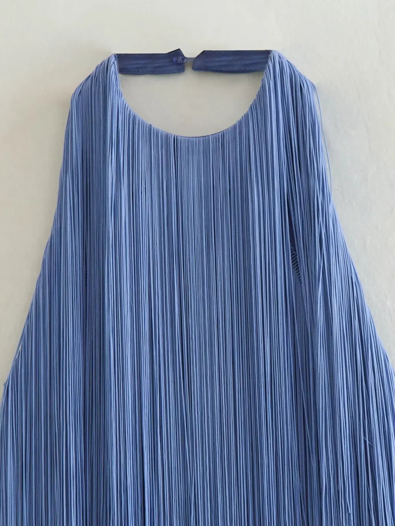Vestido con Flecos Atado al Cuello