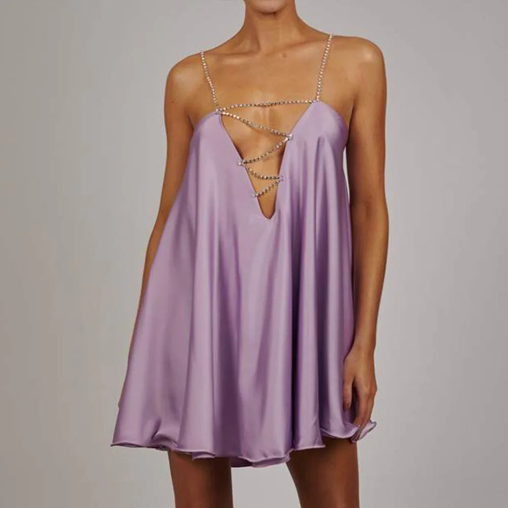 Vestido Mini con Efecto Satén y Escote Profundo