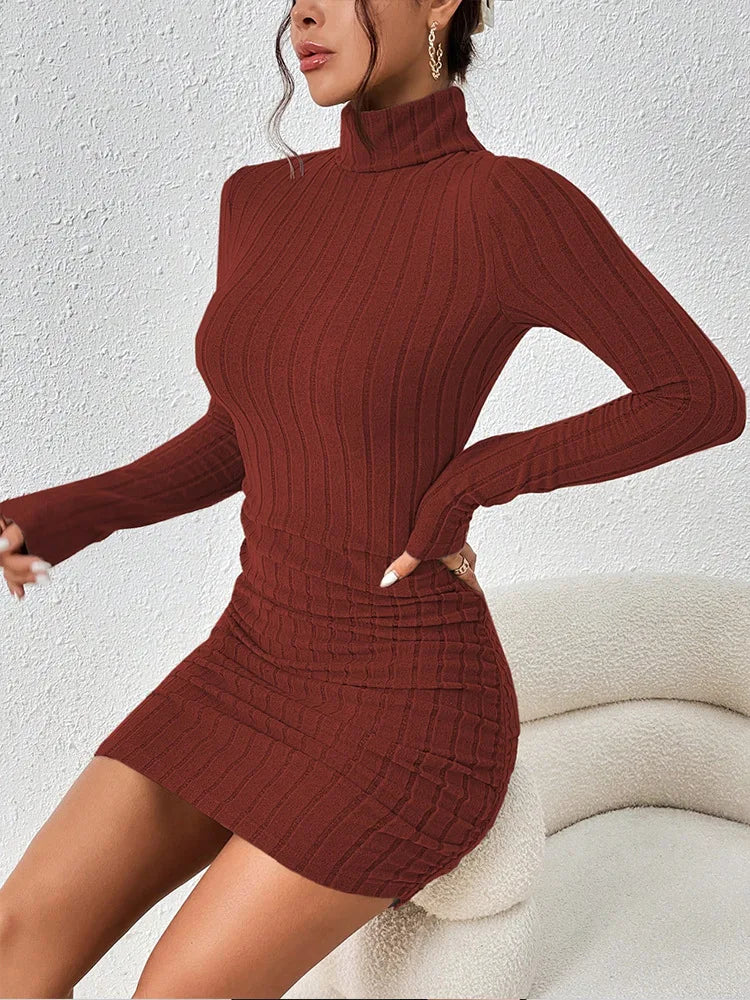 Vestido Corto de Cuello Alto
