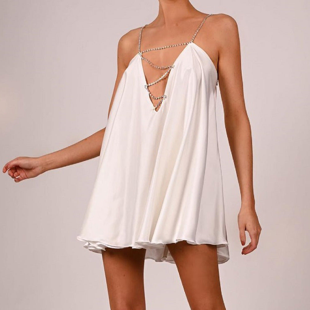 Vestido Mini con Efecto Satén y Escote Profundo
