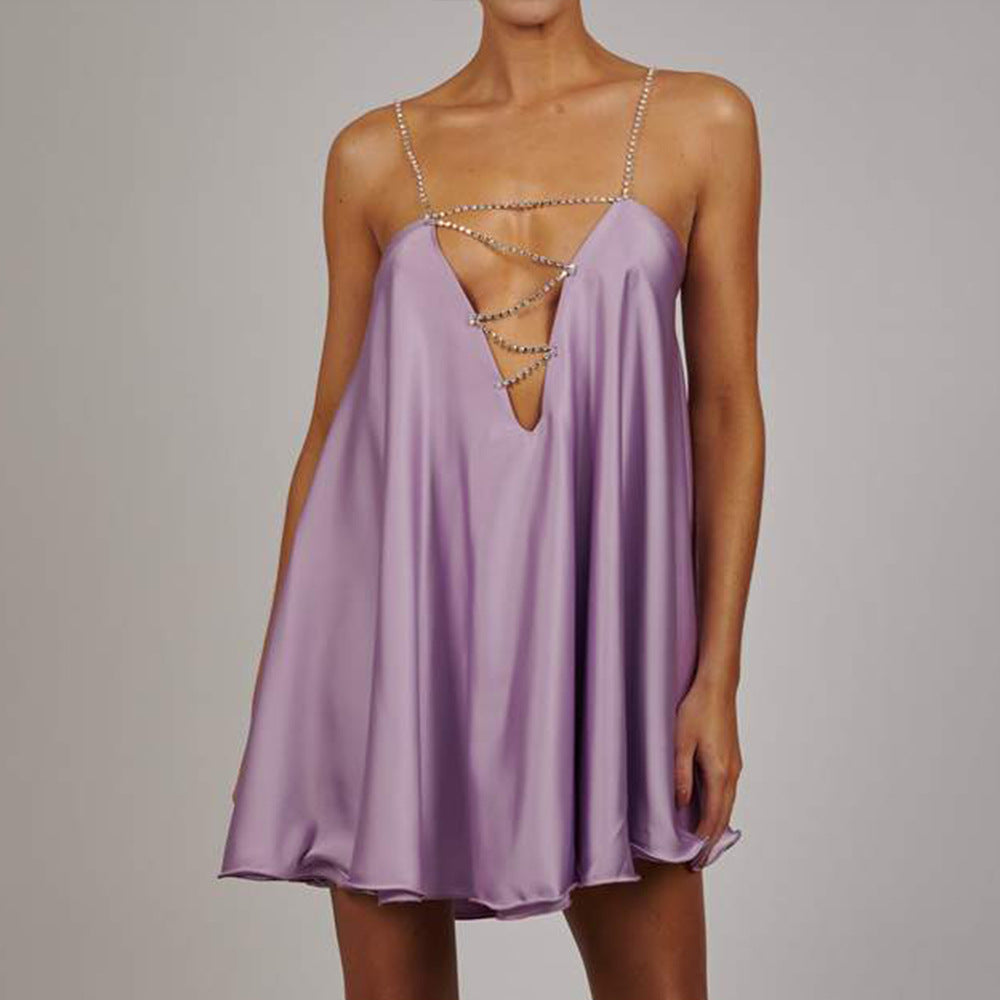 Vestido Mini con Efecto Satén y Escote Profundo