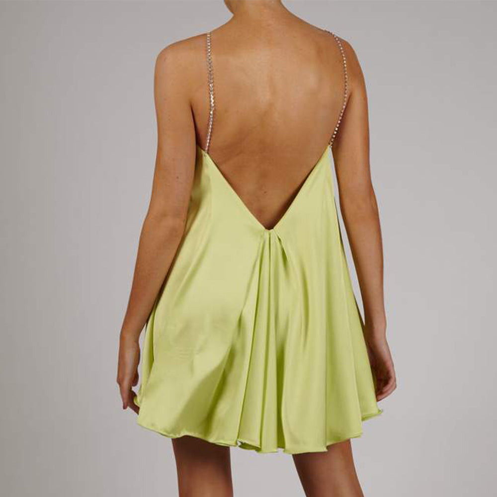 Vestido Mini con Efecto Satén y Escote Profundo
