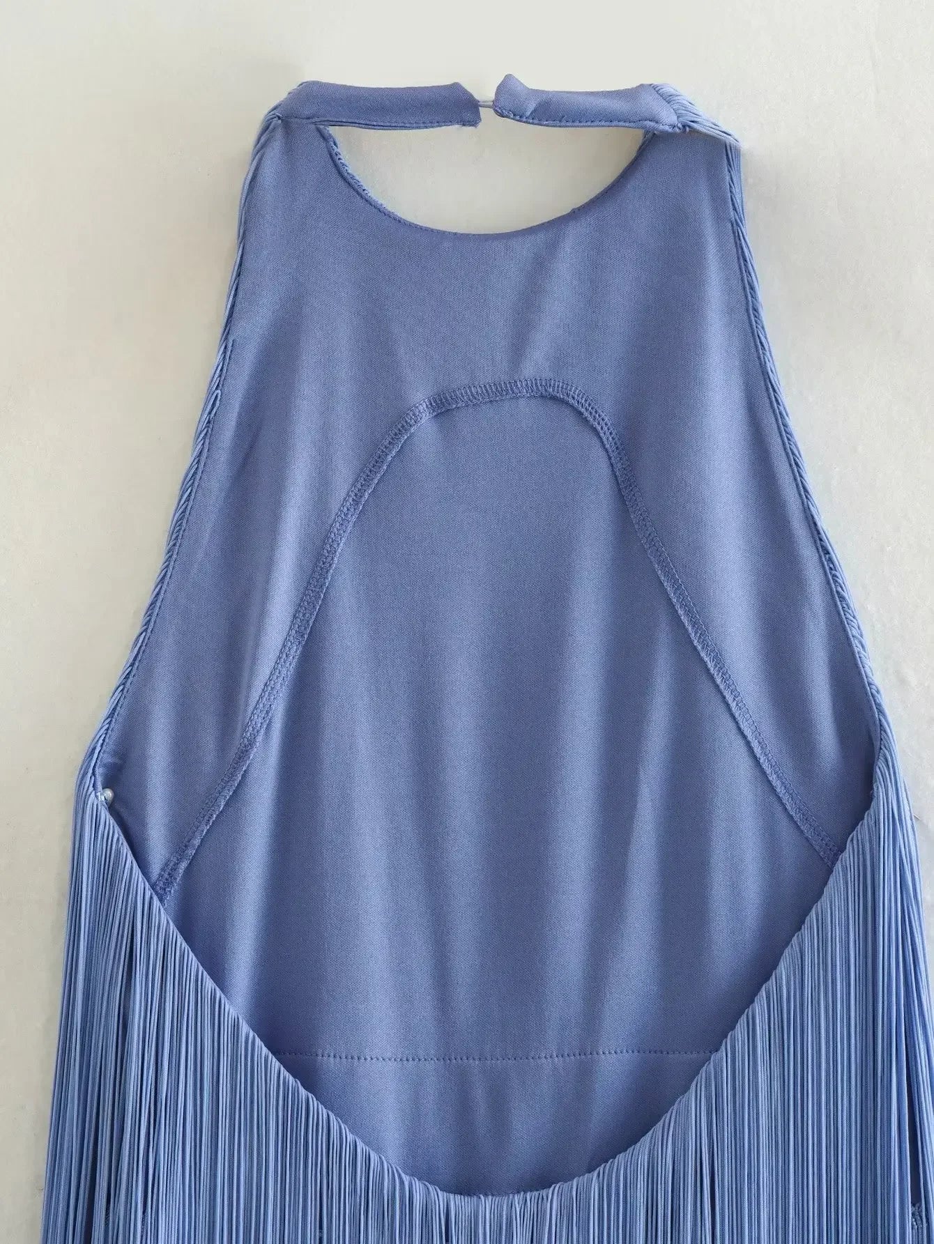 Vestido con Flecos Atado al Cuello