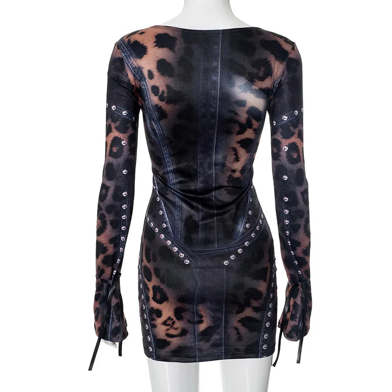 Vestido Corto de Manga Larga con Estampado Animal
