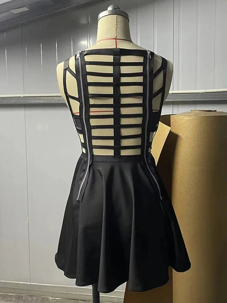Vestido Corto con Abertura