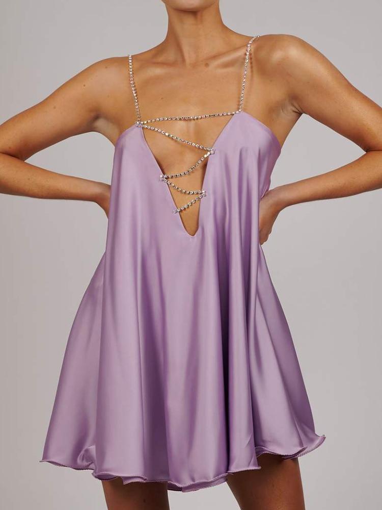 Vestido Mini con Efecto Satén y Escote Profundo