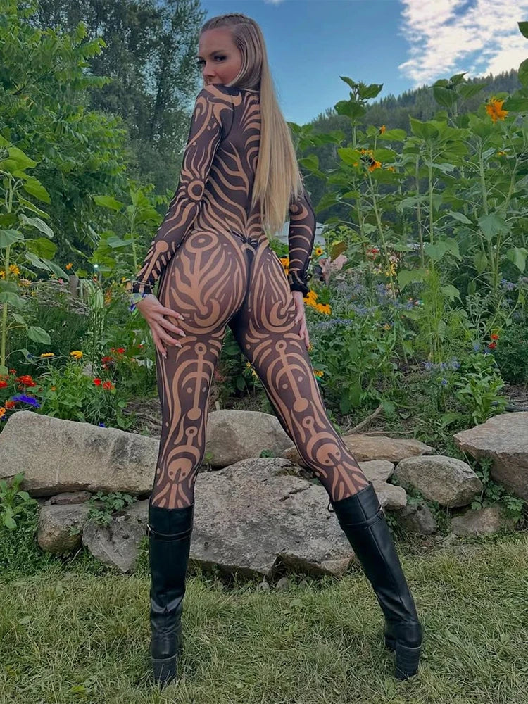 Mono largo y estampado con transparencias