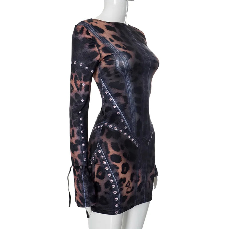 Vestido Corto de Manga Larga con Estampado Animal