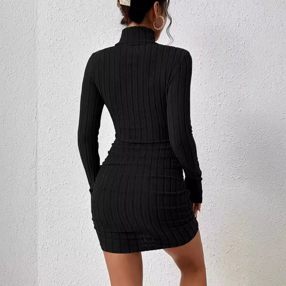 Vestido Corto de Cuello Alto