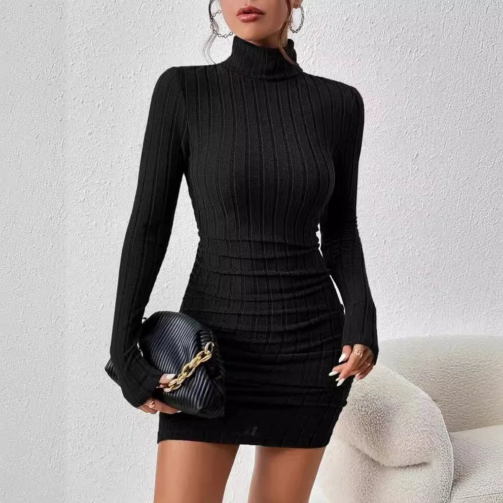 Vestido Corto de Cuello Alto