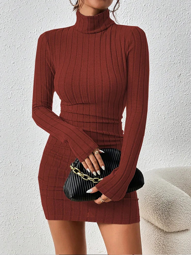 Vestido Corto de Cuello Alto